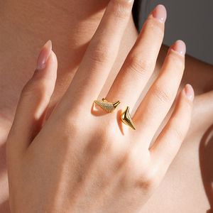 FUAMAY Anello Aperto Minimalista in Argento 925 Placcato Oro 18K/Rodio con Mezza Pavé di Zirconi Cubici, Design Geometrico a Doppia Punta a Forma di Passero, Vendita all'Ingrosso - Product Image 2