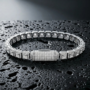 Bracelet tennis en moissanite taille princesse, argent 925 plaqué rhodium, bijoux de luxe géométriques pour femme, pour mariage - Product Image 3