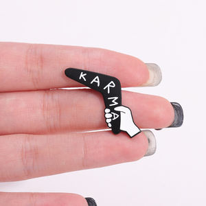 Karma Boomerang Brosche Emaille Pins Benutzer definierte Punk Gothic Dekor Broschen Rucksack Revers Abzeichen Schmuck - Product Image 1