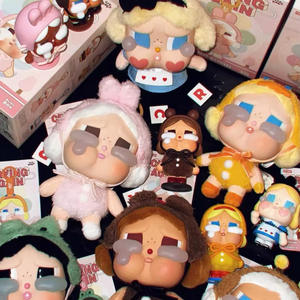 CRYBABY Trendy PVC Blind Box Schlüssel bund Anhänger Fabrik Weinen Baby Vinyl Plüsch Figur Ornament Gefrorener Charakter zum Aufhängen - Product Image 3