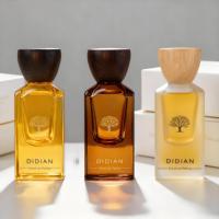 Flacon de parfum vide personnalisé 30ml 50ml 100ml Forme carrée en cube Verre épais Vaporisateur fin à brume Flacon de parfum givré avec boîte cadeau