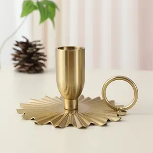 베스트 셀러 북유럽 스타일 기하학적 철-금 금속 가정 장식에 적합한 작은 캔들 홀더 철 예술 촛대