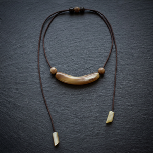 Collier à maillons en corne de buffle fait main-Cadeau écologique pour femme/Accessoire de mode élégant unisexe pour fêtes anniversaires - Product Image 3
