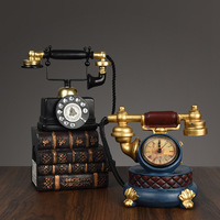 Modèle en gros de statue de téléphone rotative vintage téléphone et ligne de téléphone antique de style ancien minable pour décor de fenêtre de bar de café