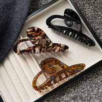 Pince à cheveux minimaliste française en acétate, motif cœur évidé, texture écaille de tortue classique, pince crabe polyvalente pour femme