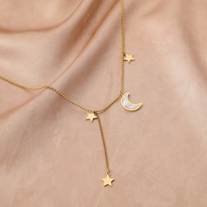 Collier en acier inoxydable avec étoile à cinq branches et <span class=keywords><strong>lune</strong></span> incrustées de nacre de <span class=keywords><strong>mer</strong></span> profonde, chaîne de clavicule simple et tendance en acier titane - Product Image 3