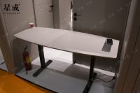 Bureau de direction blanc moderne Table de jeu réglable avec moteur électrique Panneau en bois MDF Bureau de direction enduit de poudre