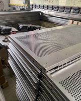 Maille en métal perforée décorative de trous de tôle perforée d'acier inoxydable pour des matériaux de construction d'écran pour clôturer des portes de treillis