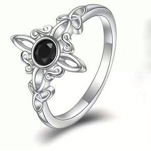 Bague Nœud Celtique Tendance avec Diamant Noir, Bagues Nœud Celtique Ondulé en Zircon Noir, Style Froid et Élégant, Bijou de Doigt Fleur - Product Image 5