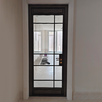 Porte battante intérieure exclusive en verre trempé transparent noir mat, design exclusif, pour bureaux et hôtels haut de gamme