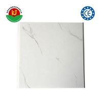 Fabricant chinois de panneaux de plafond en PVC décoratifs modernes ignifuges pour les projets de salles de bain et de cuisines au Chili