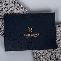 Cartes de membre personnalisées, étuis pour cartes VIP et boîtes cadeaux avec pelliculage mat, gaufrage et revêtement UV pour usage en supermarché