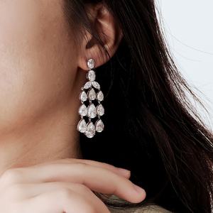 Pendientes de Oro Blanco Sólido de 18K, 14K, 10K con Piedra Moissanita VVS1, Diseño de Araña, Pendientes de Diseñador Personalizados, Pendientes de Lujo para Fiesta - Product Image 1