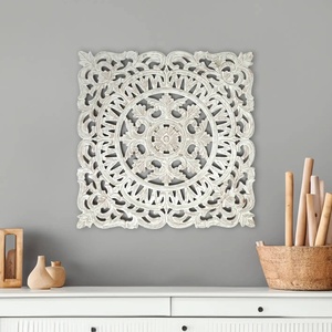 Decorazione da Parete in Legno Bianco Quadrata Artigianale 36x36, Elegante Elemento d'Arredo - Product Image 1