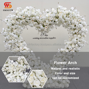 Arche florale en forme de cœur souple, faite à la main, avec roses blanches, pour allée de mariage en extérieur, idéale pour la Saint-Valentin - Product Image 3