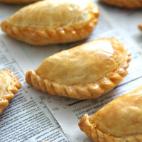 Machine automatique à fabriquer des raviolis/empanadas/raviolis/samosas 110v 220v au meilleur prix d'usine pour la Pologne/l'Italie/la France/l'Espagne