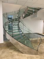 Escalier incurvé Tanlong, design moderne d'escalier en verre, garde-corps en verre sans cadre