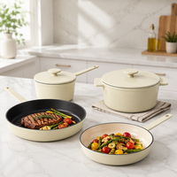 Ensemble de 4 ustensiles de cuisson en fonte émaillée : poêle côtelée, casserole à lait, cocotte, pour cuisinières à induction et à gaz, usage domestique et professionnel