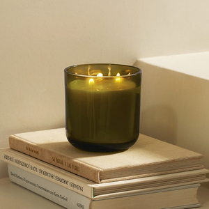 Velas perfumadas populares Pilar de lujo 3 velas de mecha Mecha de algodón perfumada Vela perfumada de cera de soja en línea caliente con tapa - Product Image 1