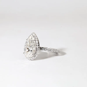 Anillo de compromiso premium con diamante en forma de lágrima y halo, diseño Art Deco en oro blanco, joyería de promesa de boda - Product Image 1