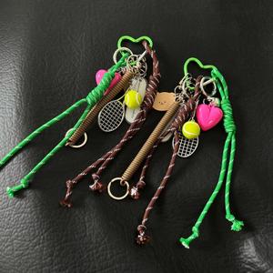 Porte-clés Cœur Métallique Créatif Unique et Tendance, Étanche, pour Couple, avec Cordon Assorti, Pendentif de Sac Fait Main pour Lui et Elle - Product Image 1