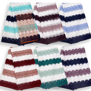 Tissu de dentelle fantaisie brodé <span class=keywords><strong>GUIPURE</strong></span> 100 % polyester soluble dans l'eau, blanc et noir, de haute qualité, avec motif personnalisé pour chaussures et sacs - Product Image 1