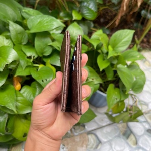 กระเป๋าสตางค์แบบพับสองตอนหนังนกกระจอกเทศสุดหรู ดีไซน์เนอร์แบรนด์ Boshiho ทำมือ ขนาดเล็ก ใส่บัตรได้เยอะ ป้องกันการโจรกรรม - Product Image 3