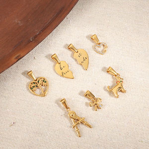 Accesorios de Joyería Dijes Colgantes para Pulsera y Collar en Acero Inoxidable Chapado en Oro de 18K Fabricante de Dijes de Alta Calidad - Product Image 4