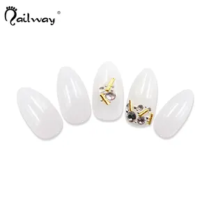 24 pièces Nouveau Design Usine Décorative <span class=keywords><strong>Blanc</strong></span> Chrome Faux Ongles <span class=keywords><strong>Avec</strong></span> <span class=keywords><strong>Strass</strong></span> ABS Aiguille Presse Sur Les Ongles Artificiels - Product Image 1