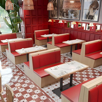 Ensemble de mobilier de restaurant commercial, tables en bois pour café et sièges en cuir véritable rouge avec chaises pour café