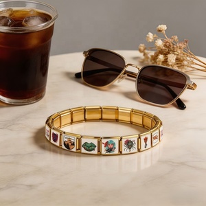 Pulsera de Eslabones Modulares Chapada en Oro con Dijes Gráficos Audaces Estilo Tatuaje Clásico Italiano para Joyería Urbana Atrevida - Product Image 3