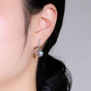 Orecchini pendenti Picbauic in oro bianco con perle finte e diamanti Pav, gioielli moderni da donna alla moda - Product Image 5