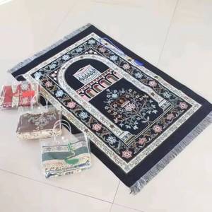 Alfombra de Chenilla Plegable con Diseño de la Kaaba, Tasbih Musulmán de 70x110cm con Base Antideslizante, Lavable en Bolsa Transparente, para Uso en la Oración - Product Image 1