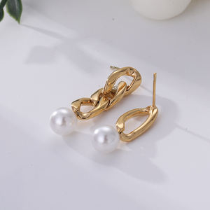 Boucles d'oreilles créoles de luxe plaquées or avec lettres, en acier inoxydable, bijoux tendance pour femme, idéales pour les soirées - Product Image 1