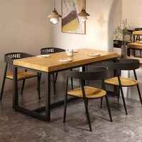 Ensemble de table et chaises de style industriel en bois massif et en fer pour bistrot, bar, restaurant occidental, café, hôtel, cantine