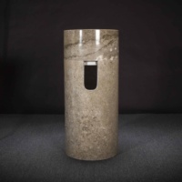 Meuble-lavabo moderne en travertin beige naturel avec lavabo et vasque sur piédestal pour salle à manger et usage domestique