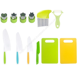 Lot de 13 ustensiles de cuisine en plastique pour enfants, ensemble de couteaux et planches à découper pour jeux d'enfants, emporte-pièces à sandwich - Product Image 3