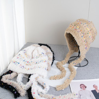 Gorro de invierno de piel sintética afelpada con orejeras y lazos trenzados para mujer, con confeti de colores, ideal para clima frío, venta al por mayor.