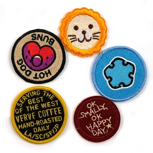 Huy Hiệu Đính Tùy Chỉnh Bán Buôn Biểu Tượng Tên Câu Lạc Bộ Tùy Chỉnh Là Trên Miếng Vá Dệt Cho Quần Áo Và Mũ - Product Image 4