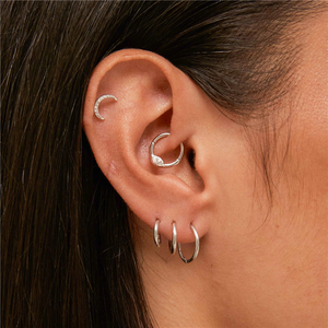 Pendientes ROXI de Media Luna con Diamantes, Plata de Ley S925, 16G, para Perforación de Cartílago - Product Image 4
