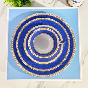 Vente en gros de services de table en porcelaine dorée de luxe sur mesure, collection spéciale d'assiettes et de bols en céramique personnalisés pour hôtels - Product Image 3