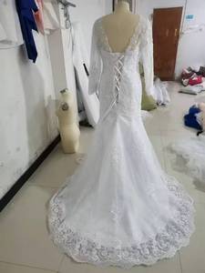 Abito da sposa a sirena sexy con effetto illusione, in pizzo, con strascico corto e schiena scoperta - Product Image 6