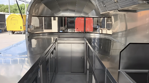 Remorque alimentaire de marque de créateur avec sièges en cuir italien et finitions dorées, cuisine mobile de chef célèbre - Product Image 6