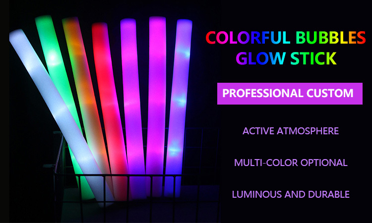 HONLYNE Lot de 200 bâtons lumineux en mousse, fournitures de fête d'Halloween avec 3 modes de clignotement coloré, bâton lumineux LED, bâtons lumineux
