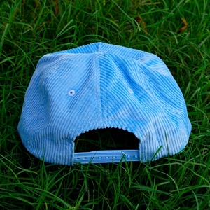 Gorras de Béisbol Personalizadas de 5 Paneles, Sin Estructura, con Logotipo Bordado en Metal, Cierre a Presión, con Cuerda Azul - Product Image 3