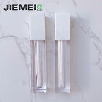 JIE MEI stock bouteille de brillant à lèvres clair et givré de haute qualité Long carré PET 5ML tube de baguette de brillant à lèvres de marque privée avec grand pinceau