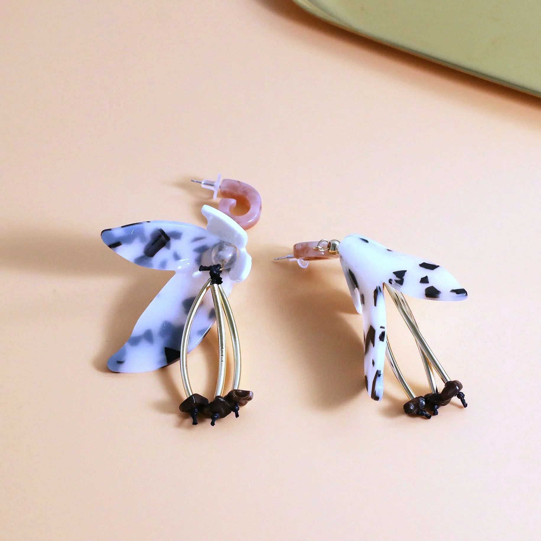 बोहेमिया गहने पंख क्लस्टर डिजाइन एक्रिलिक ड्रॉप कान की बाली