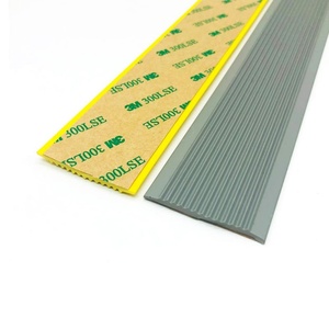 <span class=keywords><strong>Escalier</strong></span> flexible en caoutchouc PVC nez en L forme anti-dérapant en plastique dortoir escaliers <span class=keywords><strong>bande</strong></span> <span class=keywords><strong>antidérapante</strong></span> - Product Image 3