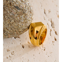 Bague signet JINYOU 7267 taille 678 en acier inoxydable plaqué or, anti-ternissement, minimaliste, polie, à facettes pyramidales en forme de losange