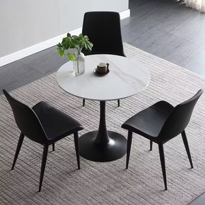Juego de mesa y sillas de comedor de 3 piezas con base redonda de metal negro y sillas de cuero marrón para sala de estar, comedor u oficina - Product Image 2